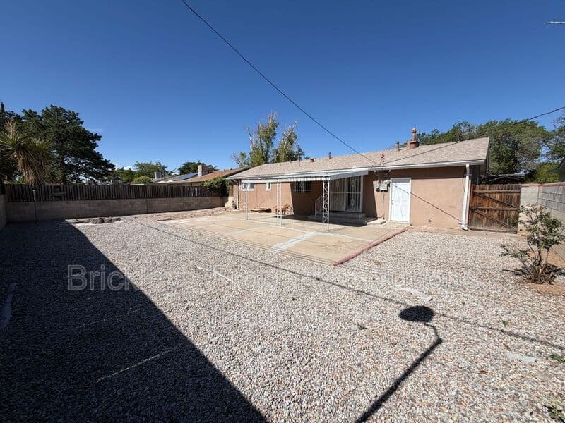 3-bedroom 1-bath home at 2838 La Veta Dr. NE for $1,700/mo managed by Brickleys Property Solutions Albuquerque — photo 24 of 26