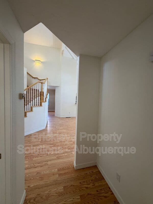 3-bedroom 2.5-bath home at 6517 Glen Oak NE for $2,650/mo managed by Brickleys Property Solutions Albuquerque — photo 17 of 39