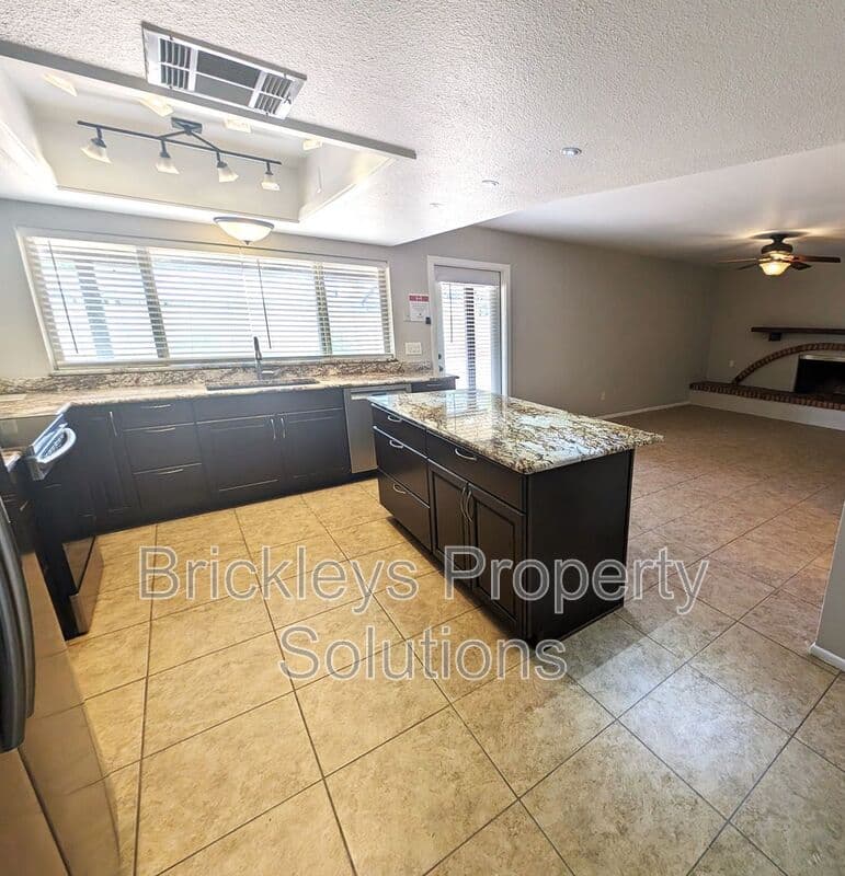 3-bedroom 2-bath home at 2431 W Plata Ave for $2,250/mo managed by Brickleys Property Solutions East Valley Phoenix — photo 9 of 43