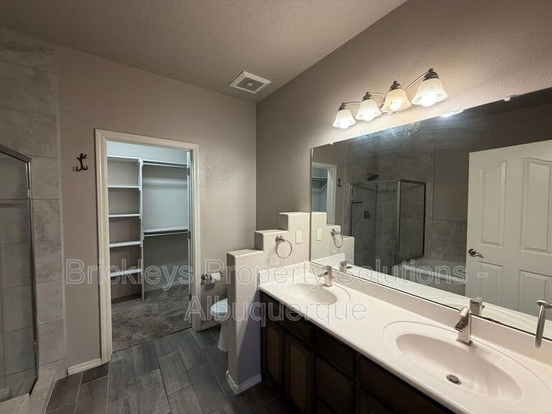 4-bedroom 2.5-bath home at 7420 Tangerine Court NE for $2,450/mo managed by Brickleys Property Solutions Albuquerque — photo 26 of 39