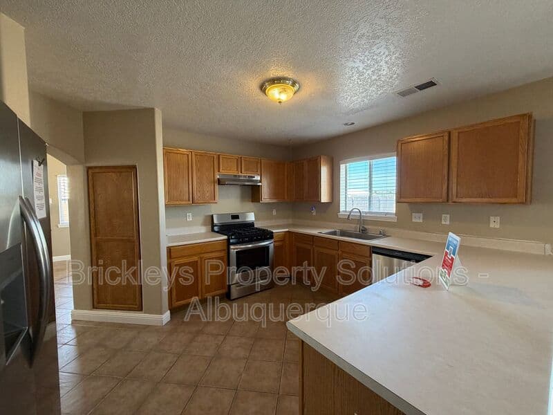 3-bedroom 2.5-bath home at 10527 Brookline Pl NW for $2,300/mo managed by Brickleys Property Solutions Albuquerque — photo 30 of 40