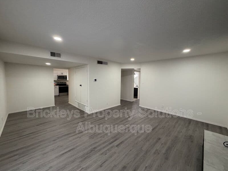 3-bedroom 2-bath home at 5608 Drake Ave NW for $2,100/mo managed by Brickleys Property Solutions Albuquerque — photo 18 of 32