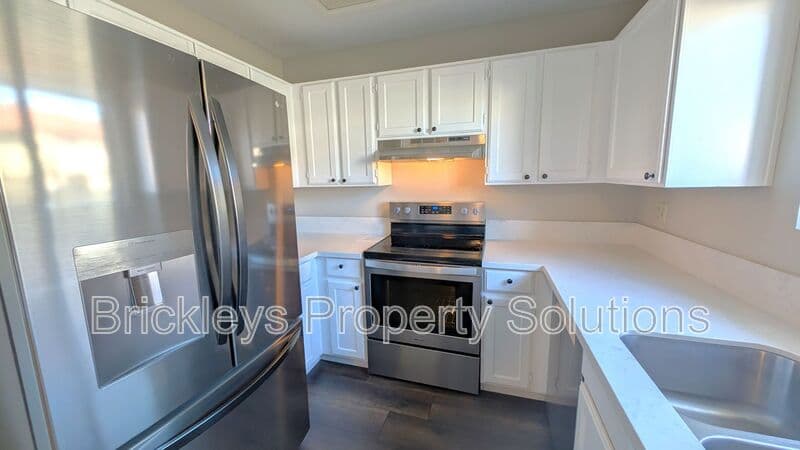 2-bedroom 1.5-bath home at 2969 N Oregon St Unit 12 for $2,000/mo managed by Brickleys Property Solutions East Valley Phoenix — photo 16 of 36