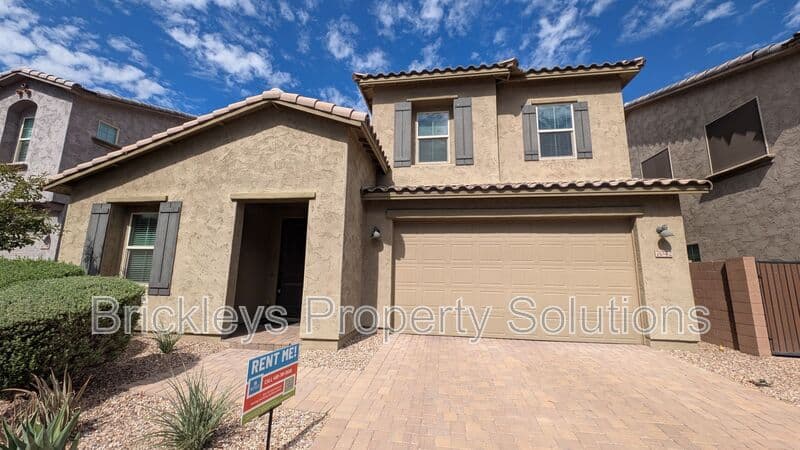 3-bedroom 2.5-bath home at 7042 E Diamond St for $2,900/mo managed by Brickleys Property Solutions East Valley Phoenix — photo 4 of 45