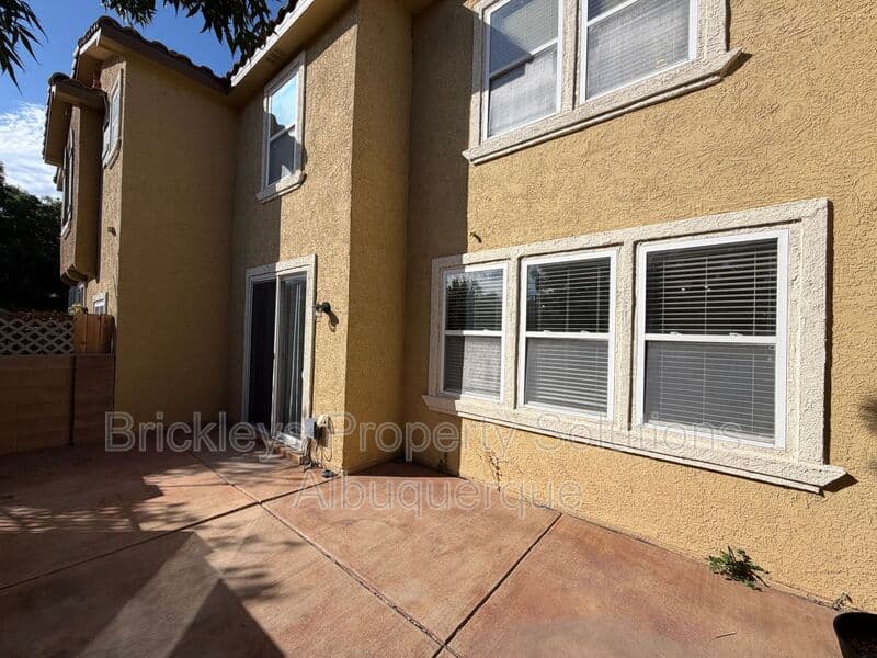 3-bedroom 2.5-bath home at 601 Menaul Blvd NE Unit #2102 for $1,850/mo managed by Brickleys Property Solutions Albuquerque — photo 32 of 33