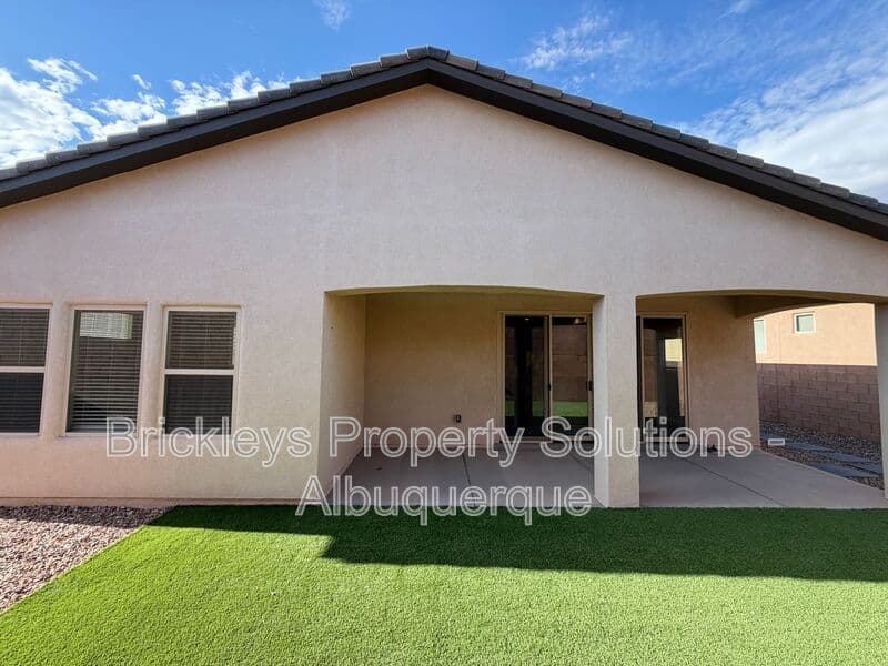 4-bedroom 2-bath home at 3969 Kodiak Rd NE for $2,700/mo managed by Brickleys Property Solutions Albuquerque — photo 38 of 40