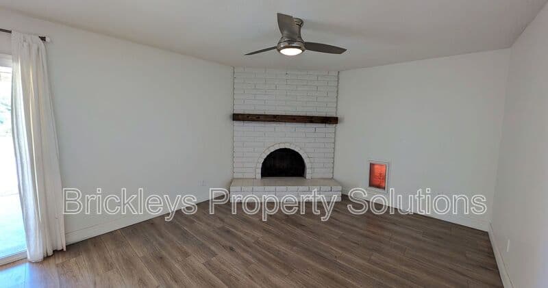 3-bedroom 2-bath home at 2029 S Nina Circle Mesa AZ 85210 for $2,300/mo managed by Brickleys Property Solutions East Valley Phoenix — photo 17 of 48