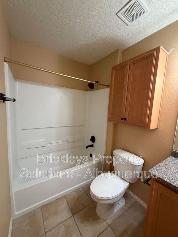 3-bedroom 2.5-bath home at 601 Menaul Blvd NE Unit #2102 for $1,850/mo managed by Brickleys Property Solutions Albuquerque — photo 10 of 33