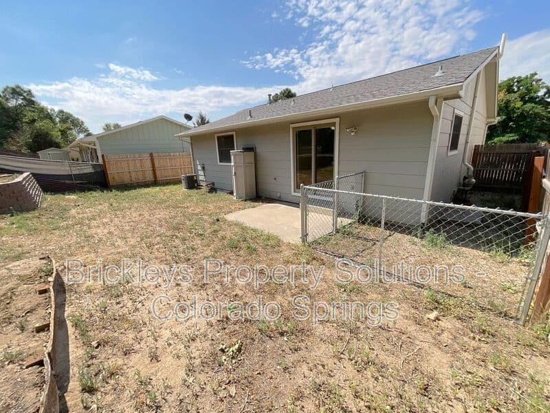 5-bedroom 2-bath home at 4375 Cassidy St for $2,300/mo managed by Brickleys Property Solutions Colorado Springs — photo 4 of 37
