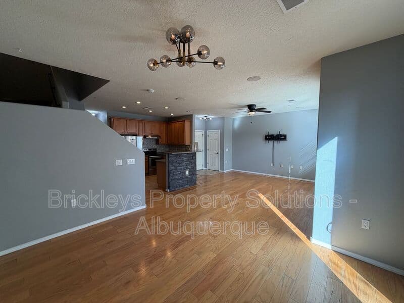 3-bedroom 2.5-bath home at 601 Menaul Blvd NE Unit #2102 for $1,850/mo managed by Brickleys Property Solutions Albuquerque — photo 8 of 33
