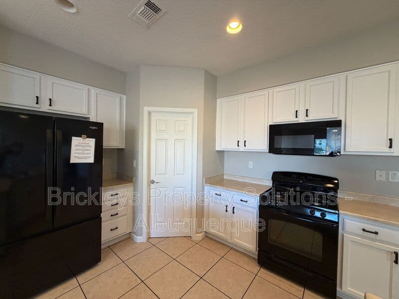 3-bedroom 2.5-bath home at 418 Paseo Roja Pl NE for $2,375/mo managed by Brickleys Property Solutions Albuquerque — photo 34 of 42