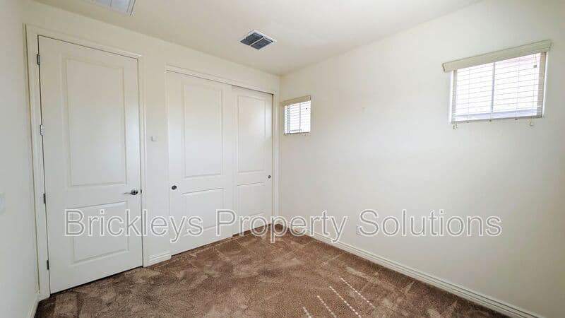 3-bedroom 2.5-bath home at 7042 E Diamond St for $2,900/mo managed by Brickleys Property Solutions East Valley Phoenix — photo 33 of 45