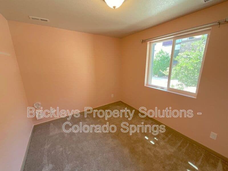 3-bedroom 3.5-bath home at 7343 Rosa Belle Hts for $2,350/mo managed by Brickleys Property Solutions Colorado Springs — photo 29 of 33