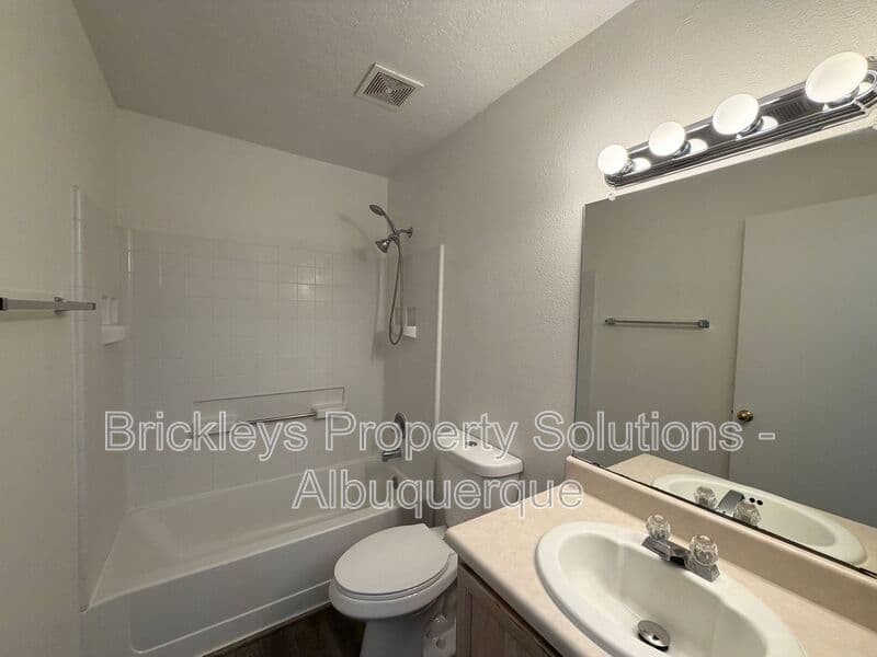3-bedroom 2-bath home at 6019 Full Moon Ave NW for $1,900/mo managed by Brickleys Property Solutions Albuquerque — photo 21 of 26