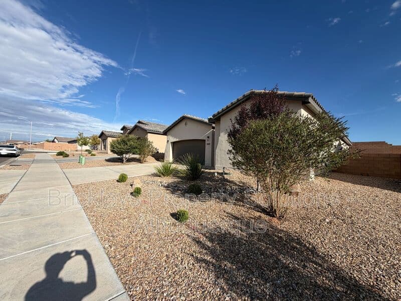 4-bedroom 2-bath home at 3969 Kodiak Rd NE for $2,700/mo managed by Brickleys Property Solutions Albuquerque — photo 2 of 40
