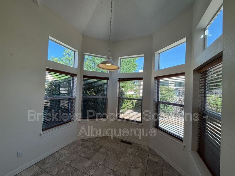 3-bedroom 2.5-bath home at 6517 Glen Oak NE for $2,650/mo managed by Brickleys Property Solutions Albuquerque — photo 28 of 39