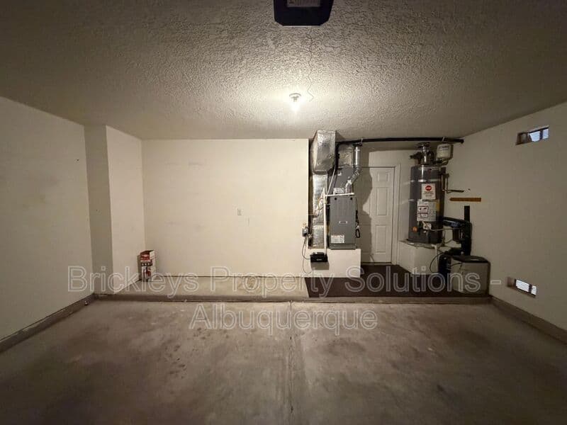 3-bedroom 3-bath home at 5004 Blue Stone Rd NW for $2,250/mo managed by Brickleys Property Solutions Albuquerque — photo 37 of 37