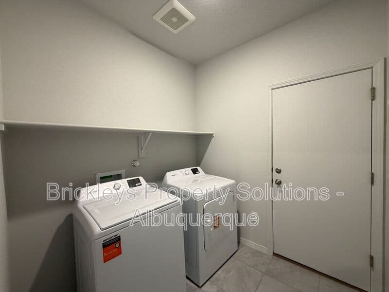 3-bedroom 3-bath home at 6118 Chicago Dr SE for $2,350/mo managed by Brickleys Property Solutions Albuquerque — photo 32 of 42
