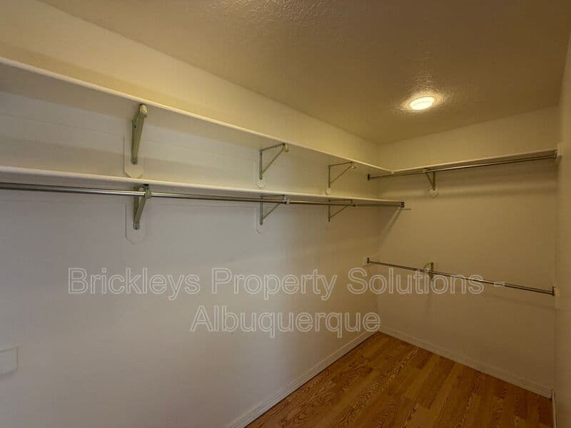 3-bedroom 2.5-bath home at 6517 Glen Oak NE for $2,650/mo managed by Brickleys Property Solutions Albuquerque — photo 21 of 39
