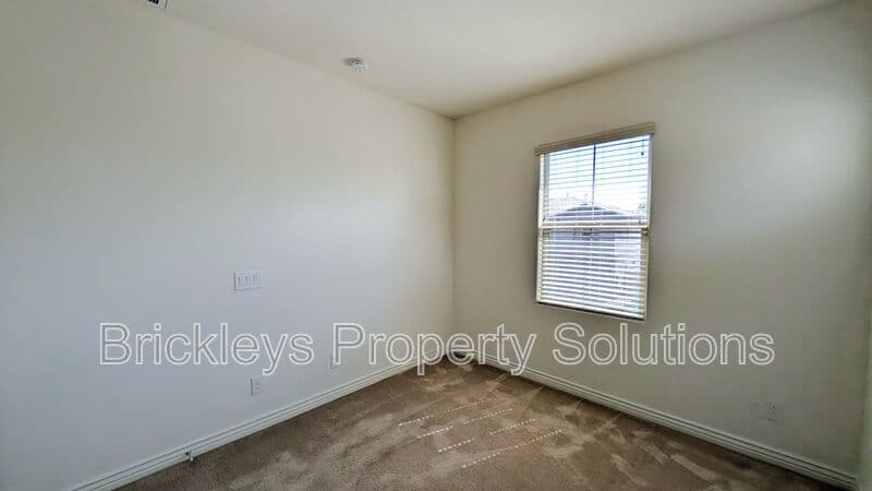 3-bedroom 2.5-bath home at 7042 E Diamond St for $2,900/mo managed by Brickleys Property Solutions East Valley Phoenix — photo 29 of 45