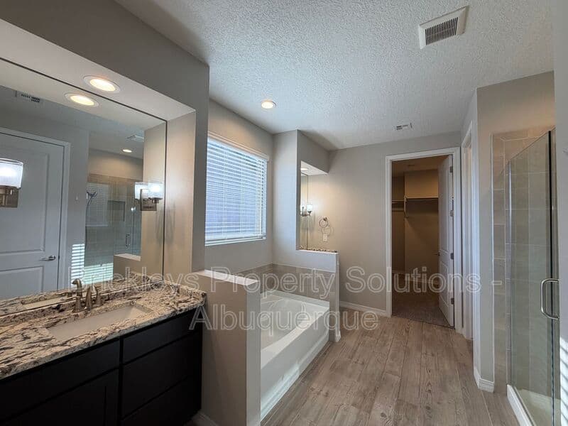 4-bedroom 2-bath home at 3969 Kodiak Rd NE for $2,700/mo managed by Brickleys Property Solutions Albuquerque — photo 19 of 40