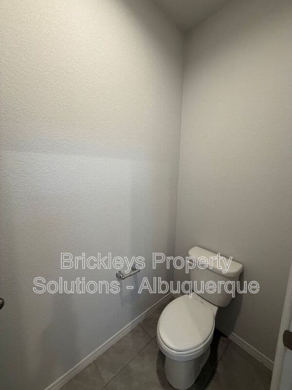 3-bedroom 2-bath home at 1504 Alto Colores for $2,100/mo managed by Brickleys Property Solutions Albuquerque — photo 14 of 30