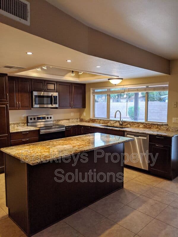 3-bedroom 2-bath home at 2431 W Plata Ave for $2,250/mo managed by Brickleys Property Solutions East Valley Phoenix — photo 10 of 43