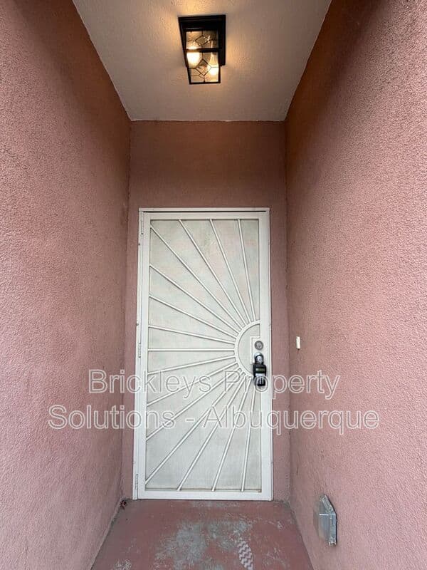3-bedroom 2.5-bath home at 1612 3rd St SW for $1,900/mo managed by Brickleys Property Solutions Albuquerque — photo 2 of 39
