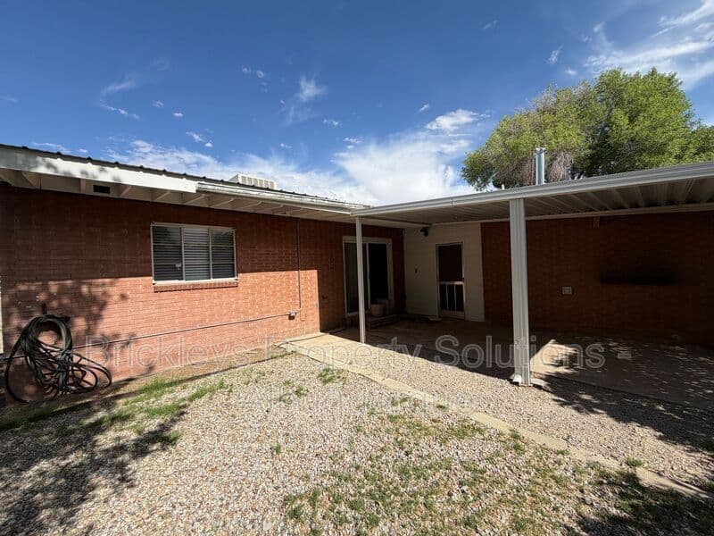 3-bedroom 2-bath home at 4712 Palo Duro Ave. NE for $1,750/mo managed by Brickleys Property Solutions Albuquerque — photo 37 of 38