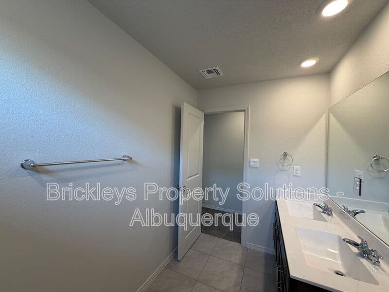 3-bedroom 3-bath home at 6118 Chicago Dr SE for $2,350/mo managed by Brickleys Property Solutions Albuquerque — photo 20 of 42