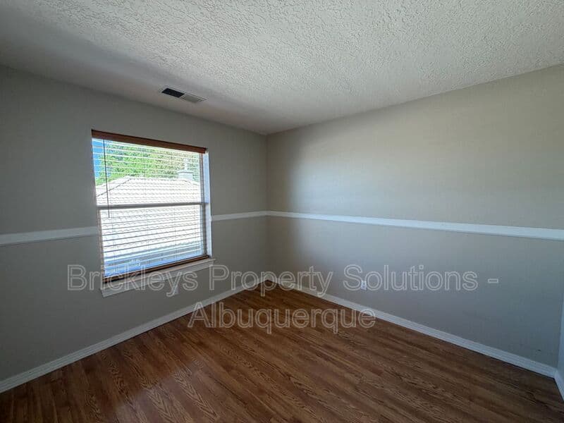 3-bedroom 2.5-bath home at 6517 Glen Oak NE for $2,650/mo managed by Brickleys Property Solutions Albuquerque — photo 14 of 39
