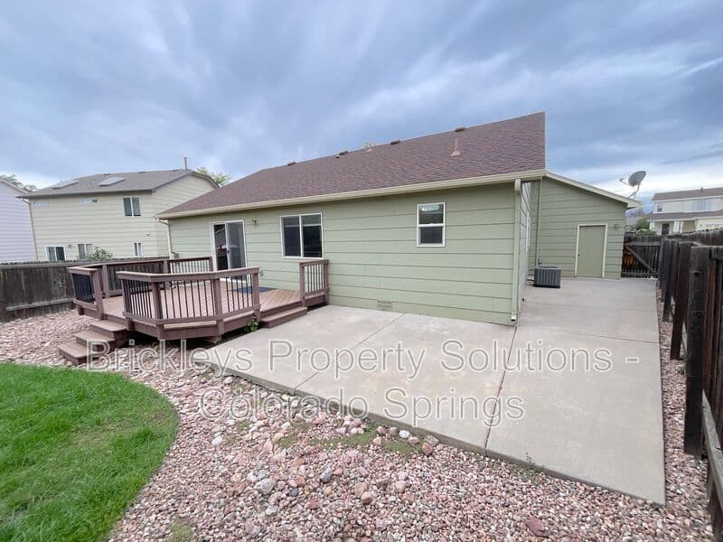 3-bedroom 2-bath home at 4325 Poplar Brook Dr for $2,100/mo managed by Brickleys Property Solutions Colorado Springs — photo 7 of 29