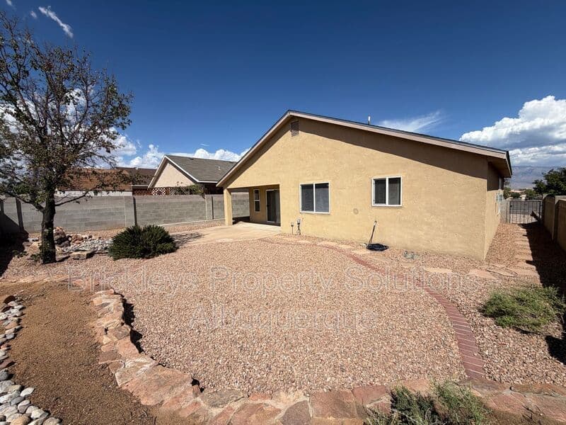 3-bedroom 2-bath home at 10601 Rio Del Sole Ct NW for $2,000/mo managed by Brickleys Property Solutions Albuquerque — photo 27 of 29
