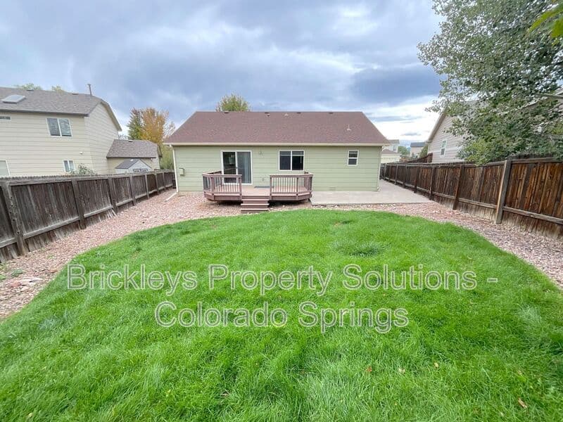 3-bedroom 2-bath home at 4325 Poplar Brook Dr for $2,100/mo managed by Brickleys Property Solutions Colorado Springs — photo 6 of 29