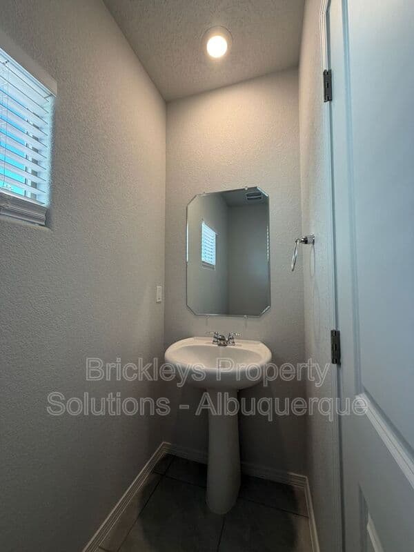 3-bedroom 3-bath home at 6118 Chicago Dr SE for $2,350/mo managed by Brickleys Property Solutions Albuquerque — photo 24 of 42