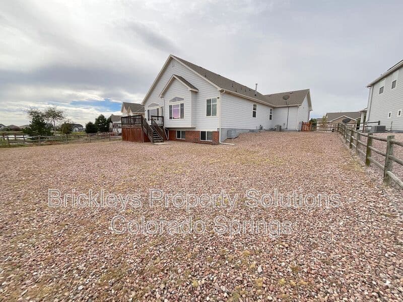 3-bedroom 2-bath home at 12354 Pine Valley Cir for $2,550/mo managed by Brickleys Property Solutions Colorado Springs — photo 6 of 34