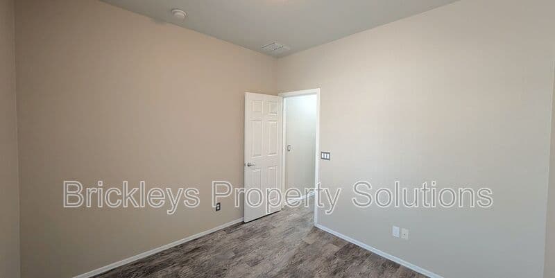 3-bedroom 2-bath home at 1311 E Marlin Dr for $2,200/mo managed by Brickleys Property Solutions East Valley Phoenix — photo 31 of 44