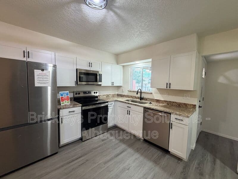3-bedroom 2-bath home at 5608 Drake Ave NW for $2,100/mo managed by Brickleys Property Solutions Albuquerque — photo 20 of 32