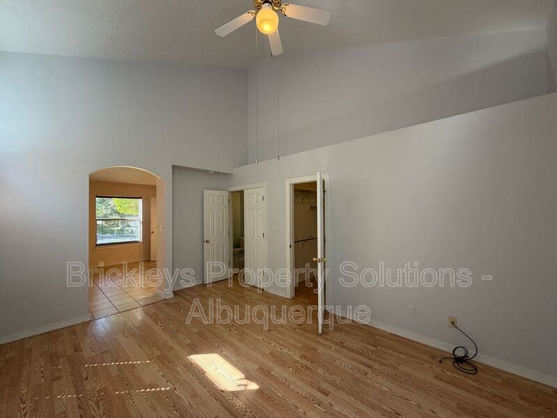 3-bedroom 2.5-bath home at 6517 Glen Oak NE for $2,650/mo managed by Brickleys Property Solutions Albuquerque — photo 20 of 39