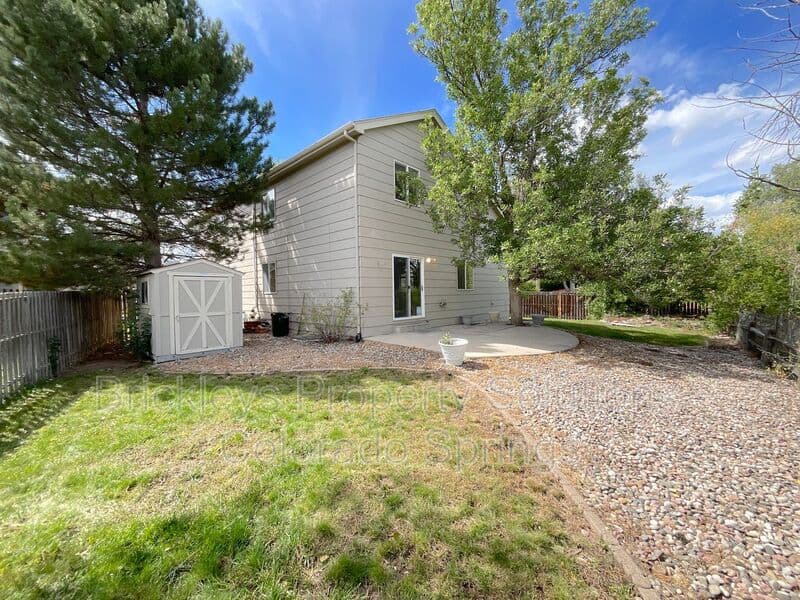 4-bedroom 3.5-bath home at 6160 Jaffee Ct for $2,500/mo managed by Brickleys Property Solutions Colorado Springs — photo 5 of 45
