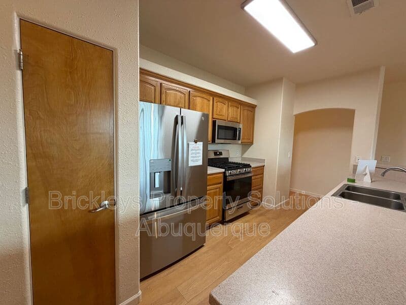 3-bedroom 2.5-bath home at 1612 3rd St SW for $1,900/mo managed by Brickleys Property Solutions Albuquerque — photo 8 of 39