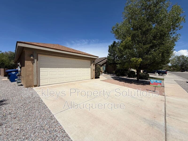 3-bedroom 2-bath home at 8035 Sierra Altos Pl. NW for $2,150/mo managed by Brickleys Property Solutions Albuquerque — photo 3 of 29