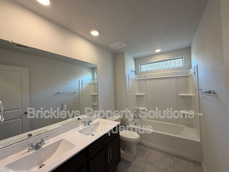 3-bedroom 3-bath home at 6118 Chicago Dr SE for $2,350/mo managed by Brickleys Property Solutions Albuquerque — photo 19 of 42