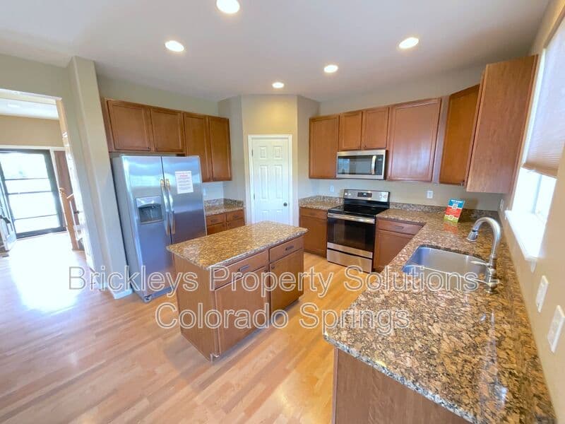 4-bedroom 2.5-bath home at 6652 Maple Stone Ln for $2,600/mo managed by Brickleys Property Solutions Colorado Springs — photo 17 of 43