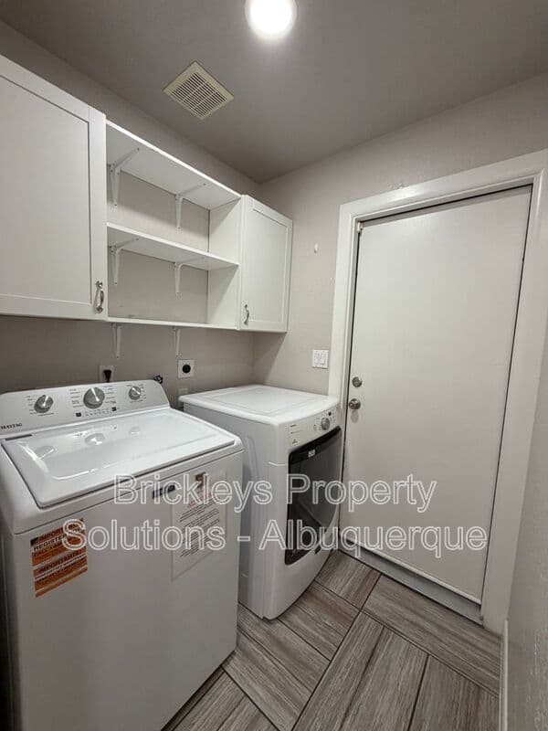 3-bedroom 2-bath home at 7024 Westford Pl NW for $2,200/mo managed by Brickleys Property Solutions Albuquerque — photo 23 of 33