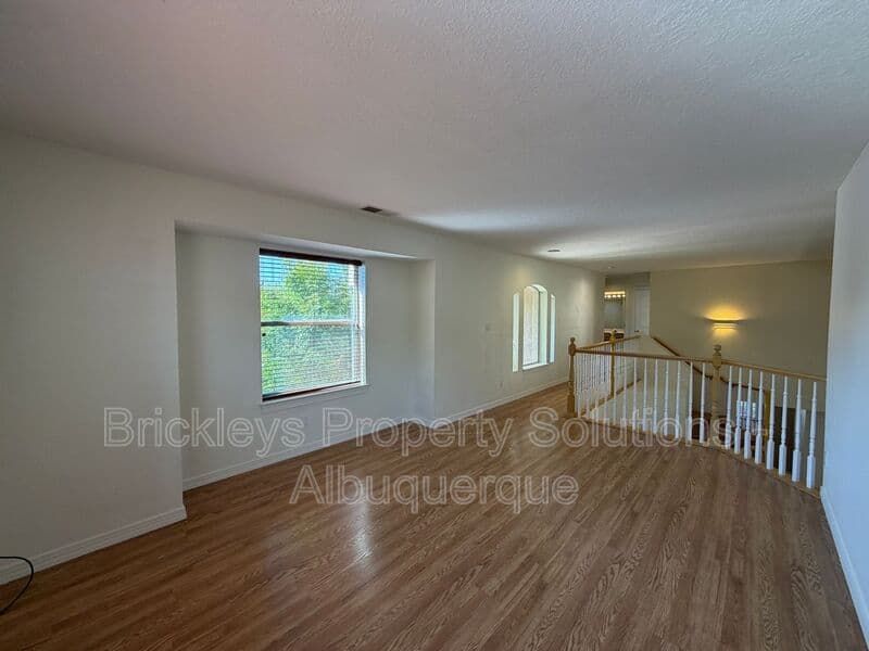 3-bedroom 2.5-bath home at 6517 Glen Oak NE for $2,650/mo managed by Brickleys Property Solutions Albuquerque — photo 7 of 39