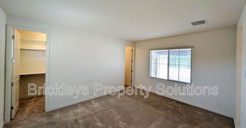 3-bedroom 2.5-bath home at 7042 E Diamond St for $2,900/mo managed by Brickleys Property Solutions East Valley Phoenix — photo 22 of 45