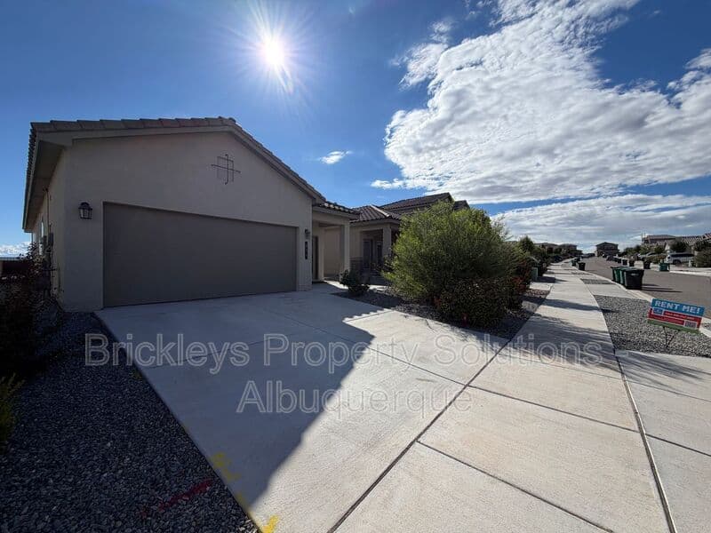 3-bedroom 2-bath home at 614 Turmalina Dr SE for $2,200/mo managed by Brickleys Property Solutions Albuquerque — photo 3 of 29