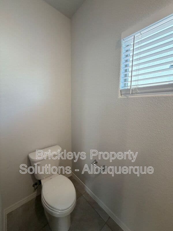 3-bedroom 3-bath home at 6118 Chicago Dr SE for $2,350/mo managed by Brickleys Property Solutions Albuquerque — photo 23 of 42
