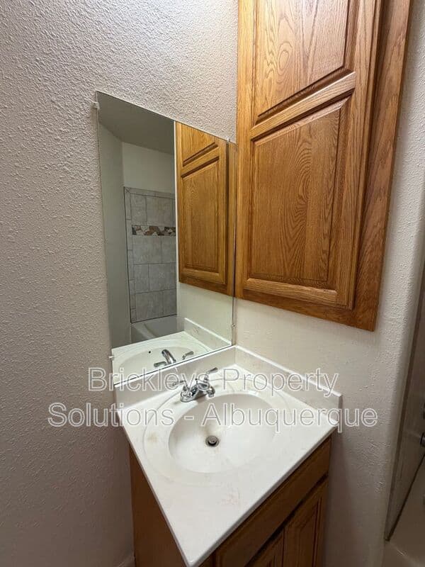 3-bedroom 2.5-bath home at 1612 3rd St SW for $1,900/mo managed by Brickleys Property Solutions Albuquerque — photo 27 of 39